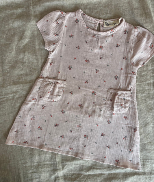 Rosa blomstret kjole