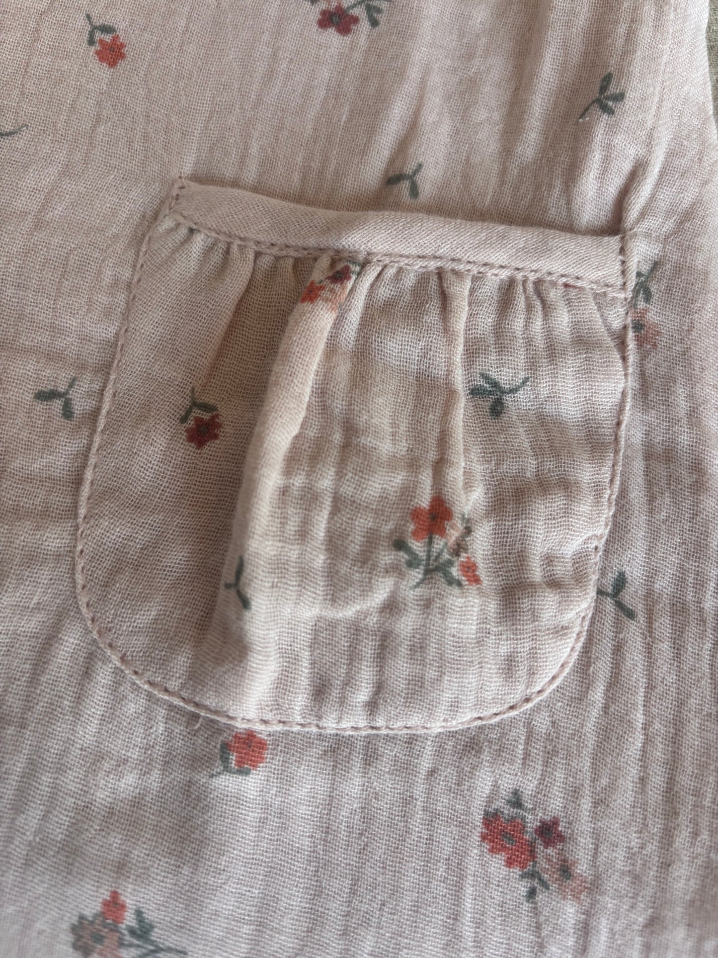 Rosa blomstret kjole