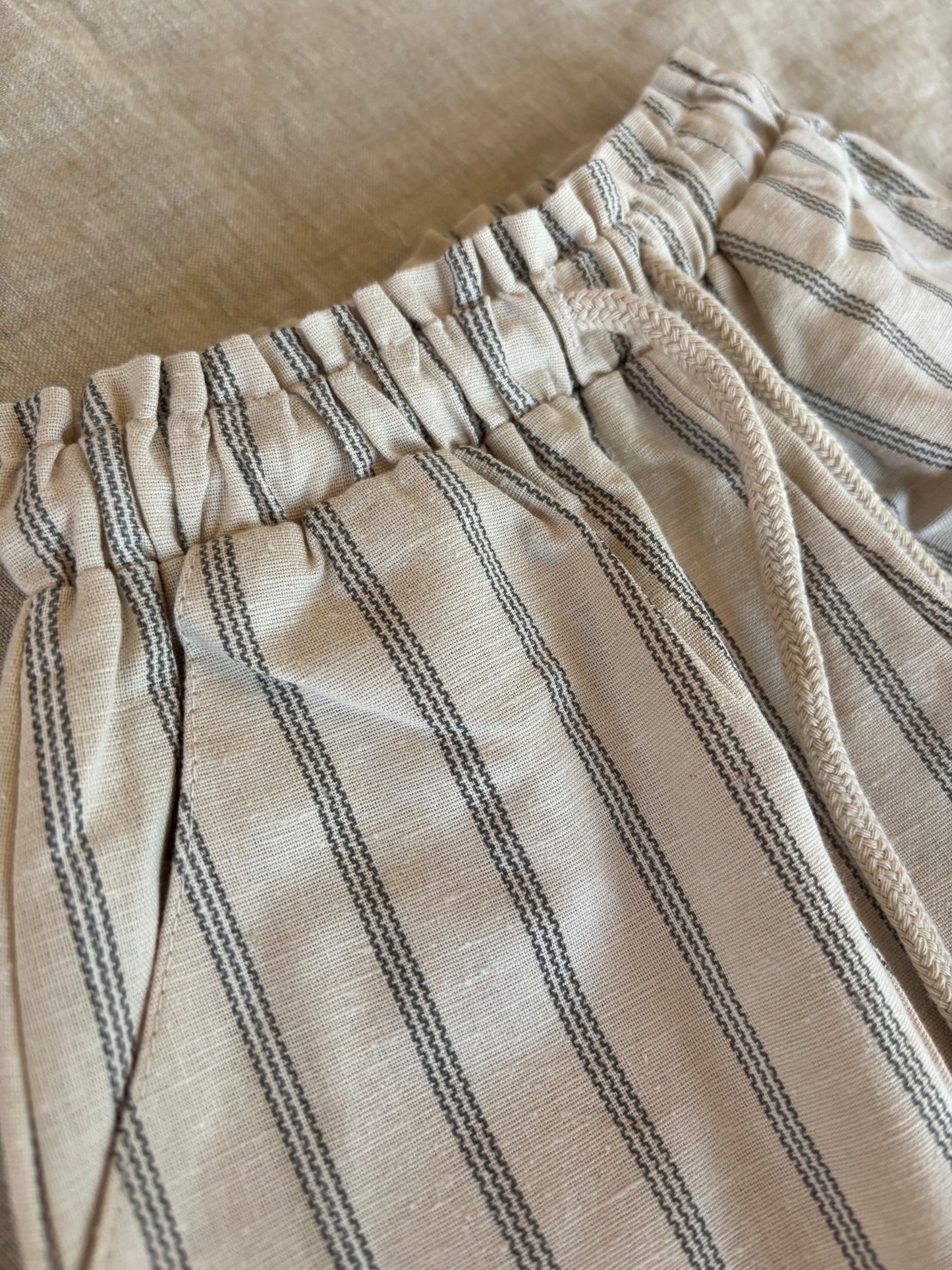 Bukser med grønne striber