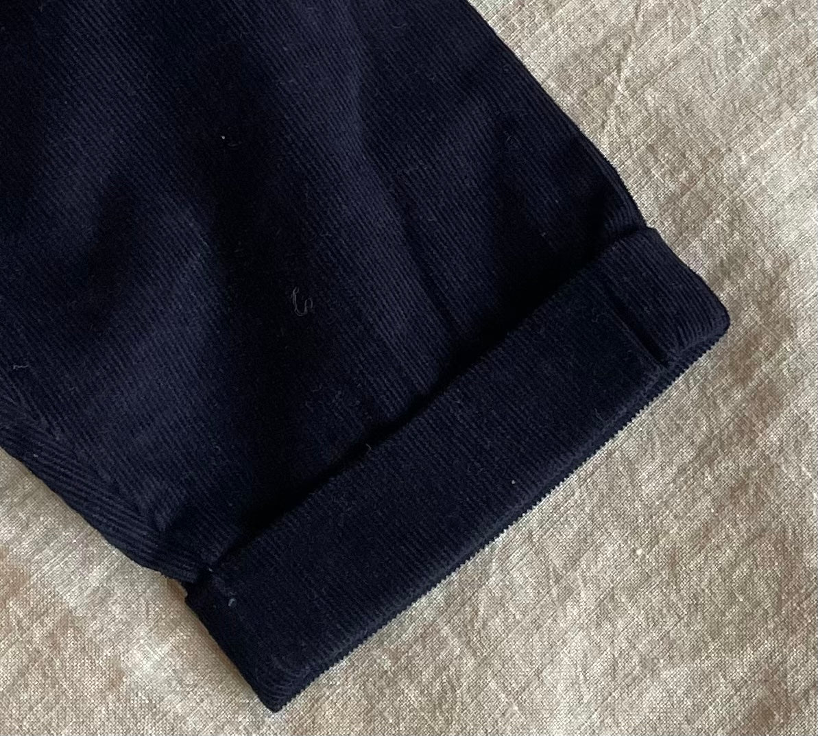 Navyblå fløjlsbukser