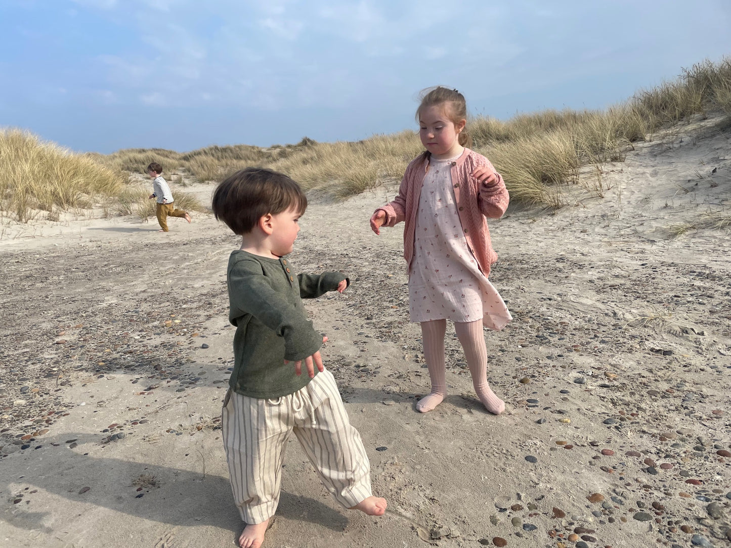 Rosa blomstret kjole