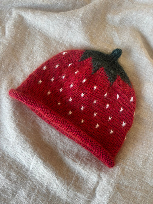 Håndstrikket jordbærhue